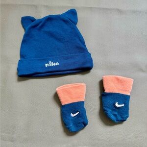 Nike baby socks and hat